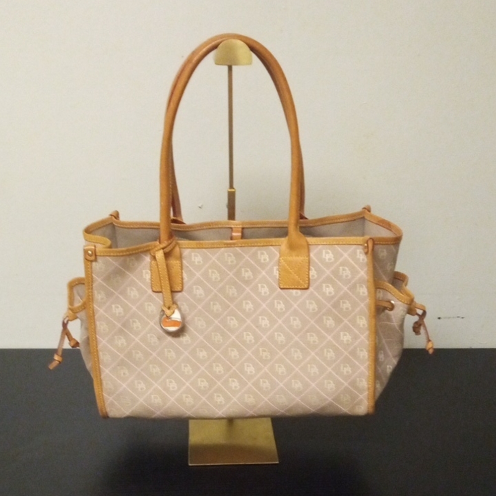 Dooney And Bourke Tote